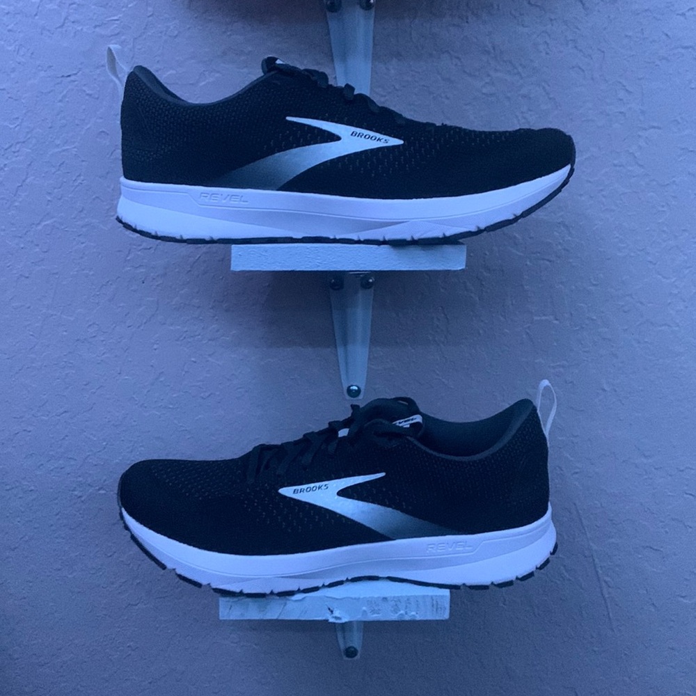 Brooks Revel 4